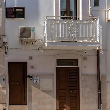 Novecento 滨海波利尼亚诺